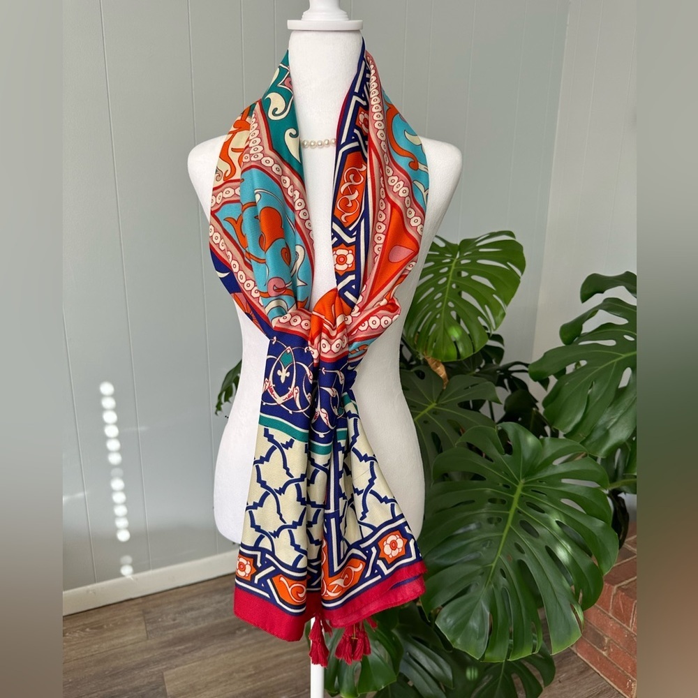 🛍️ large multi color scarf 🧣 it’s beautiful. - Picture 7 of 9